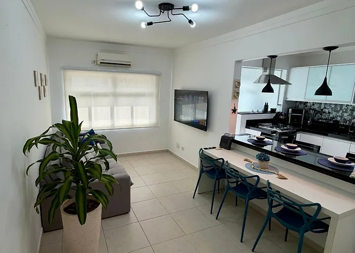APARTAMENTO B&B GUARUJÁ- Localização Perfeita - 3 Quadras da Praia